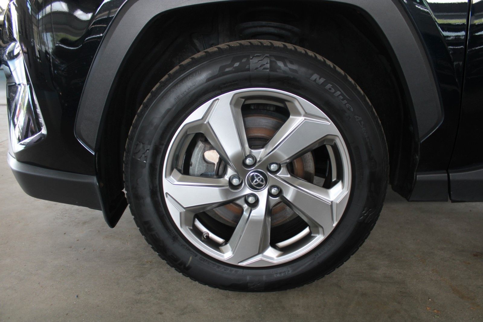 Fahrzeugabbildung Toyota RAV 4 4x2 Hybrid Lounge Aut. PANO LED LEDER ACC