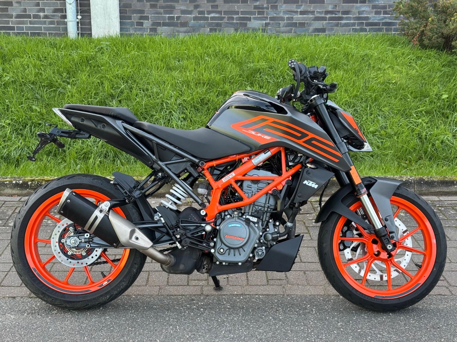 KTM Duke 125*Tiefer*Spiegel+Heckumbau*Service NEU*