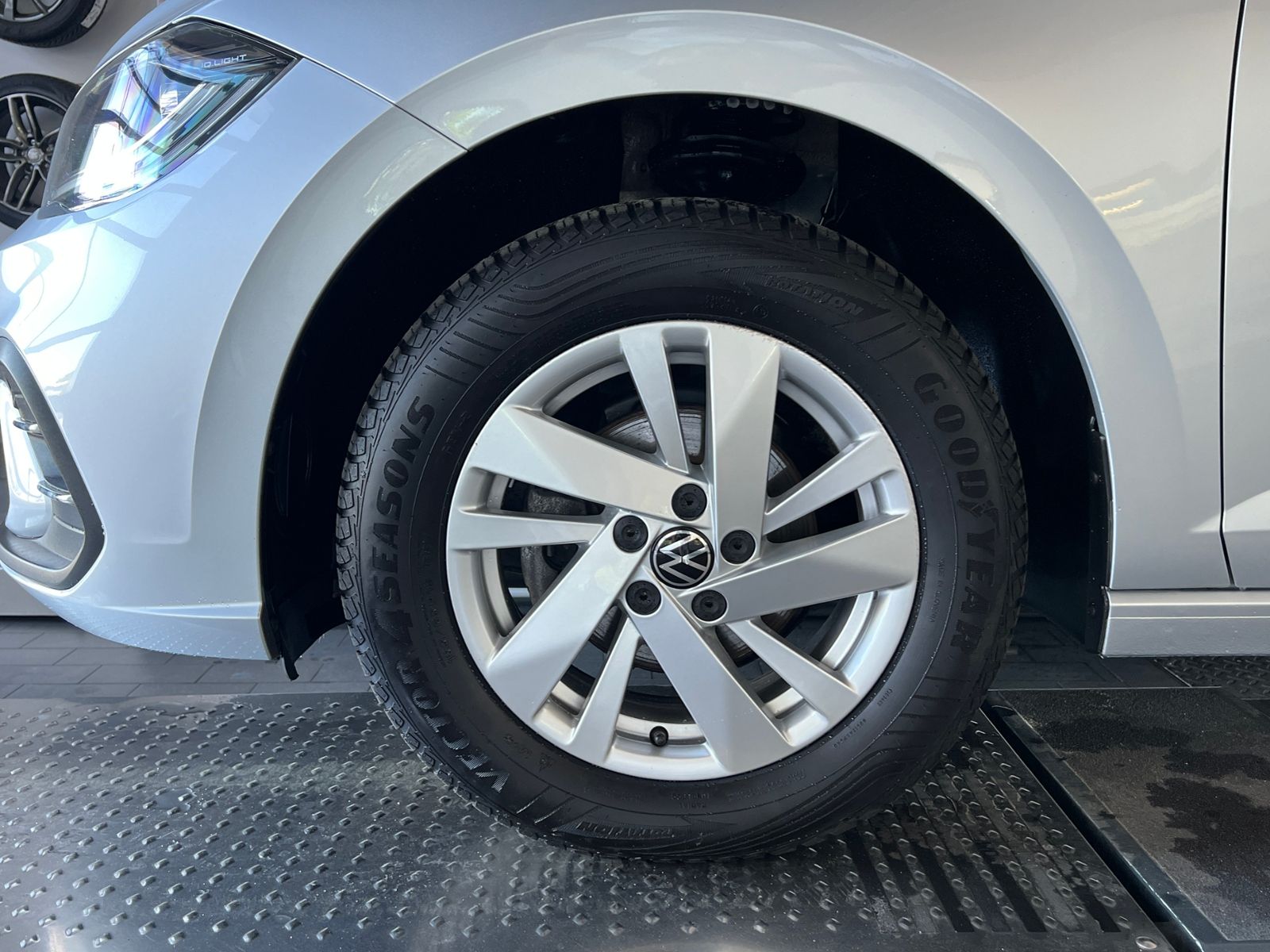 Fahrzeugabbildung Volkswagen Polo Style 1.0 TSI *IQ.Light, Kamera, App Connec