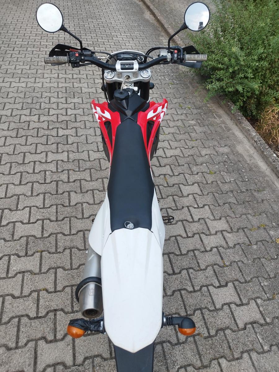 Husqvarna  2011 — photo 6