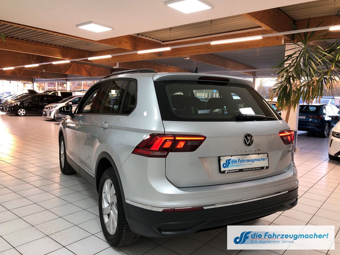 Fahrzeugabbildung Volkswagen Tiguan Life 4Motion 2.0 TDI BMT Navi LED ACC Car