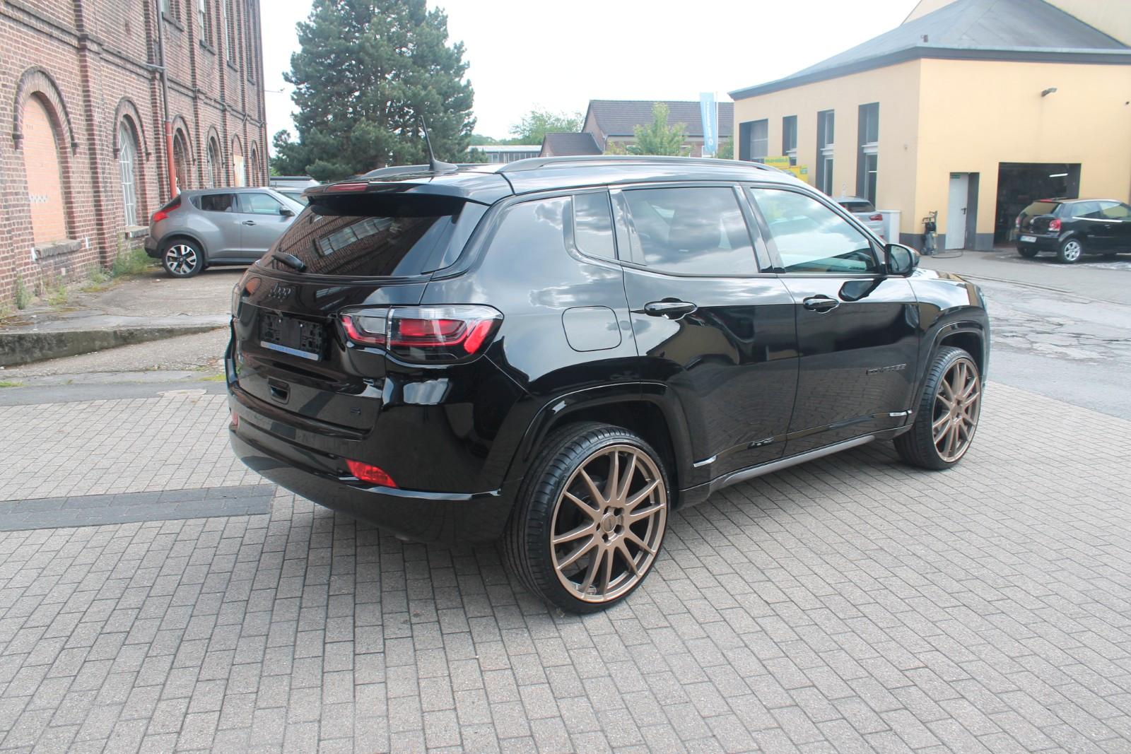 Jeep Compass 1.5l GSE T4 48V e-Hybrid S DCT neue 21"