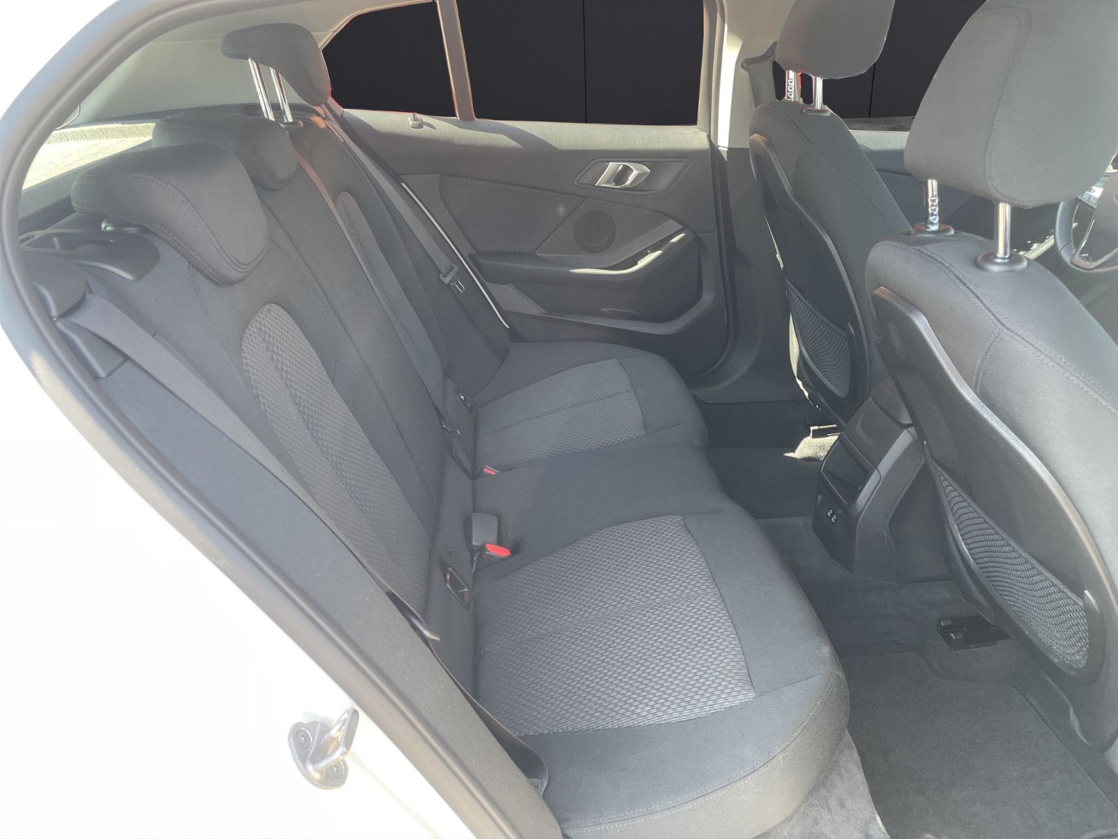 Fahrzeugabbildung BMW 118 i Advantage *SitzHZ*LED*CarPlay*DAB*USB*