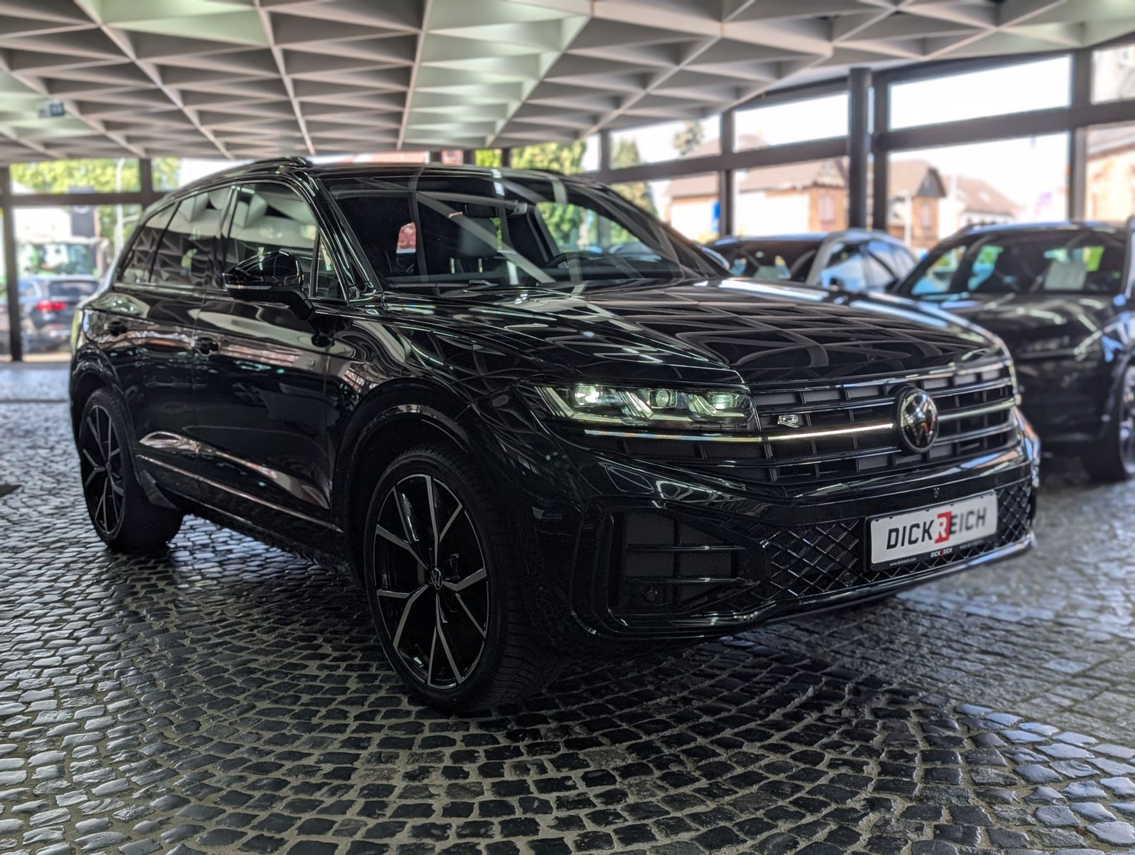 Fahrzeugabbildung Volkswagen Touareg 3.0TDI 4M R-Line VOLL Black 22" UPE 114T