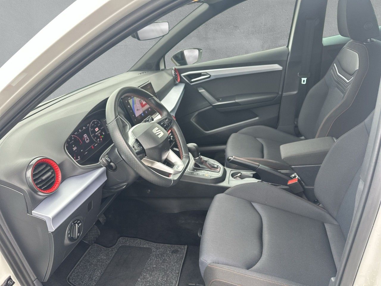 Fahrzeugabbildung SEAT Ibiza FR 1.0 TSI 81 kW (110 PS) 7-Gang-Dsg - mit KI generiert/bearbeitet