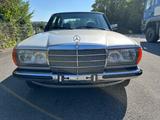 Mercedes-Benz E 230 - Oldtimer: bis 15000 €