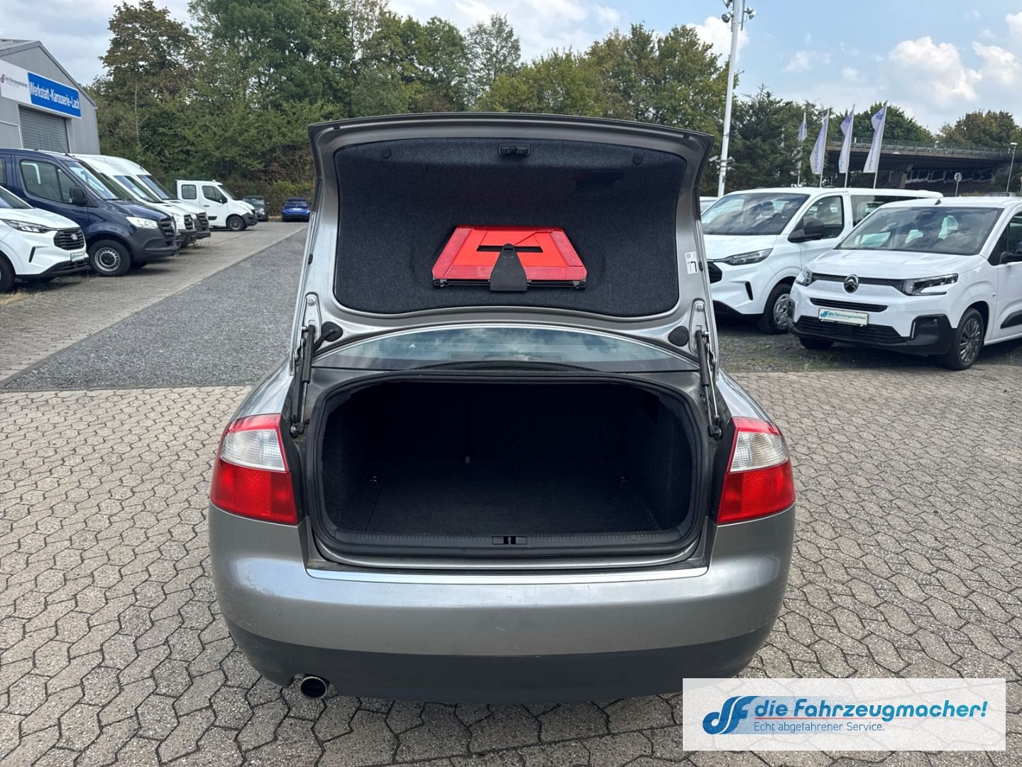 Fahrzeugabbildung Audi A4 2.0 Klimaautom Alu el.SP Spieg. *EXPORT