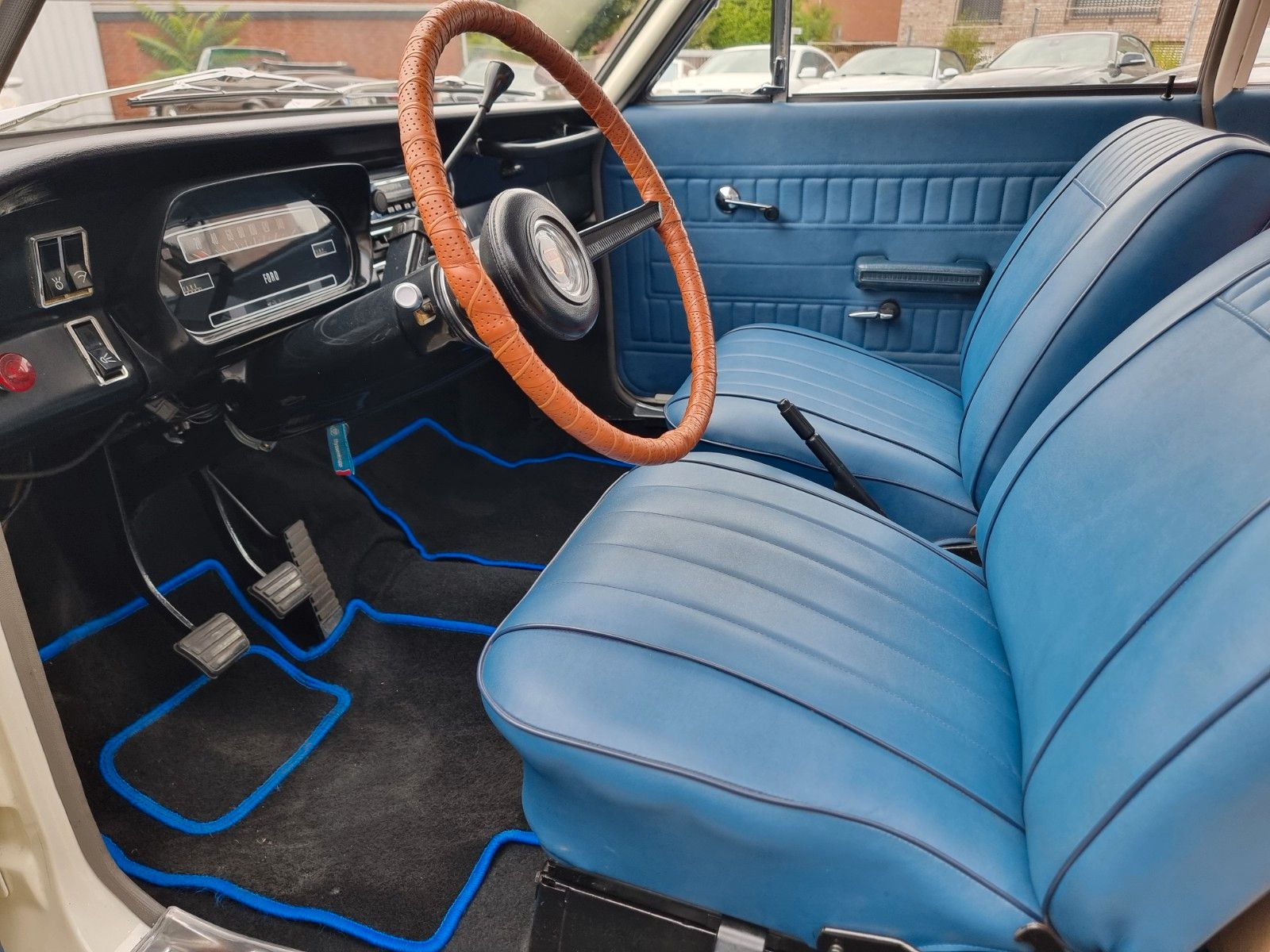 Fahrzeugabbildung Ford Taunus 12m P6/Einmalig schön+Kpl. restauriert