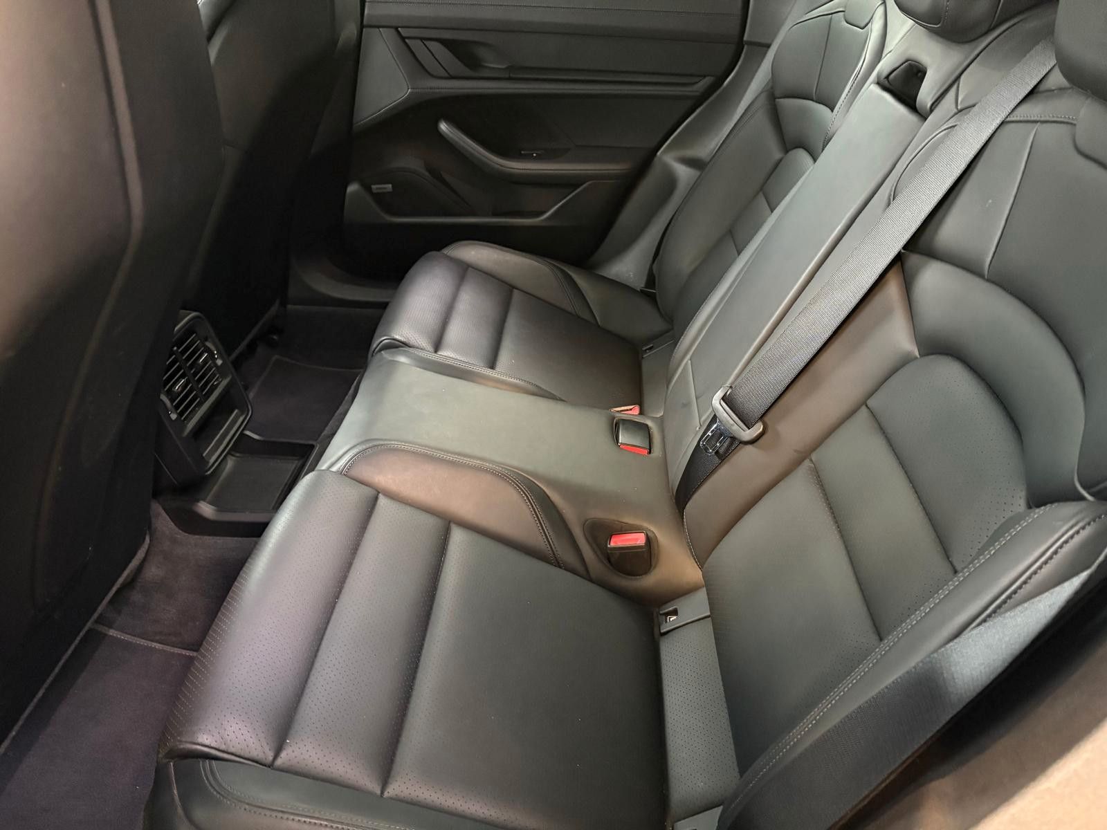 Fahrzeugabbildung Porsche Taycan Cross Turismo 4 performance 93 kwh