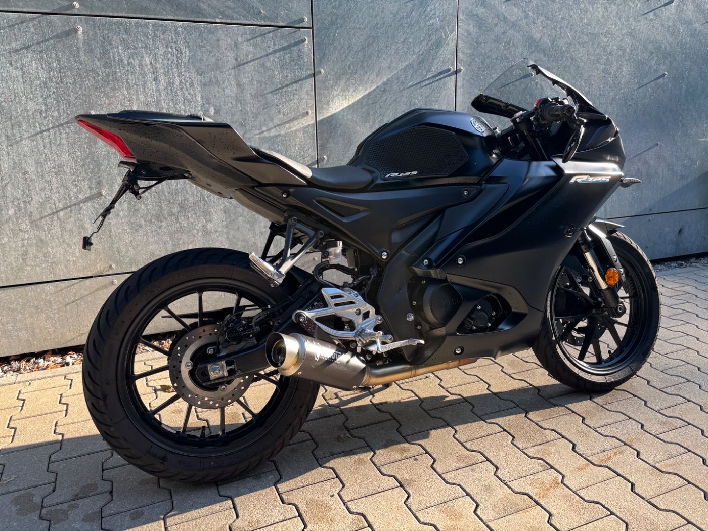 Fahrzeugabbildung Yamaha YZF-R125 viel Zubehör MIVV Endschalldämpfer