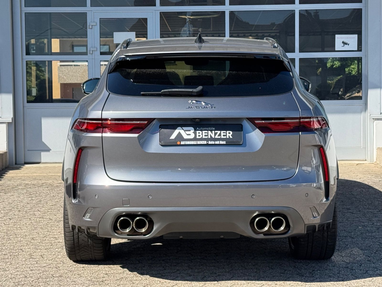 Fahrzeugabbildung Jaguar F-PACE SVR /PANO/MERIDIAN/360°KAM/HUD/AMBIENTE