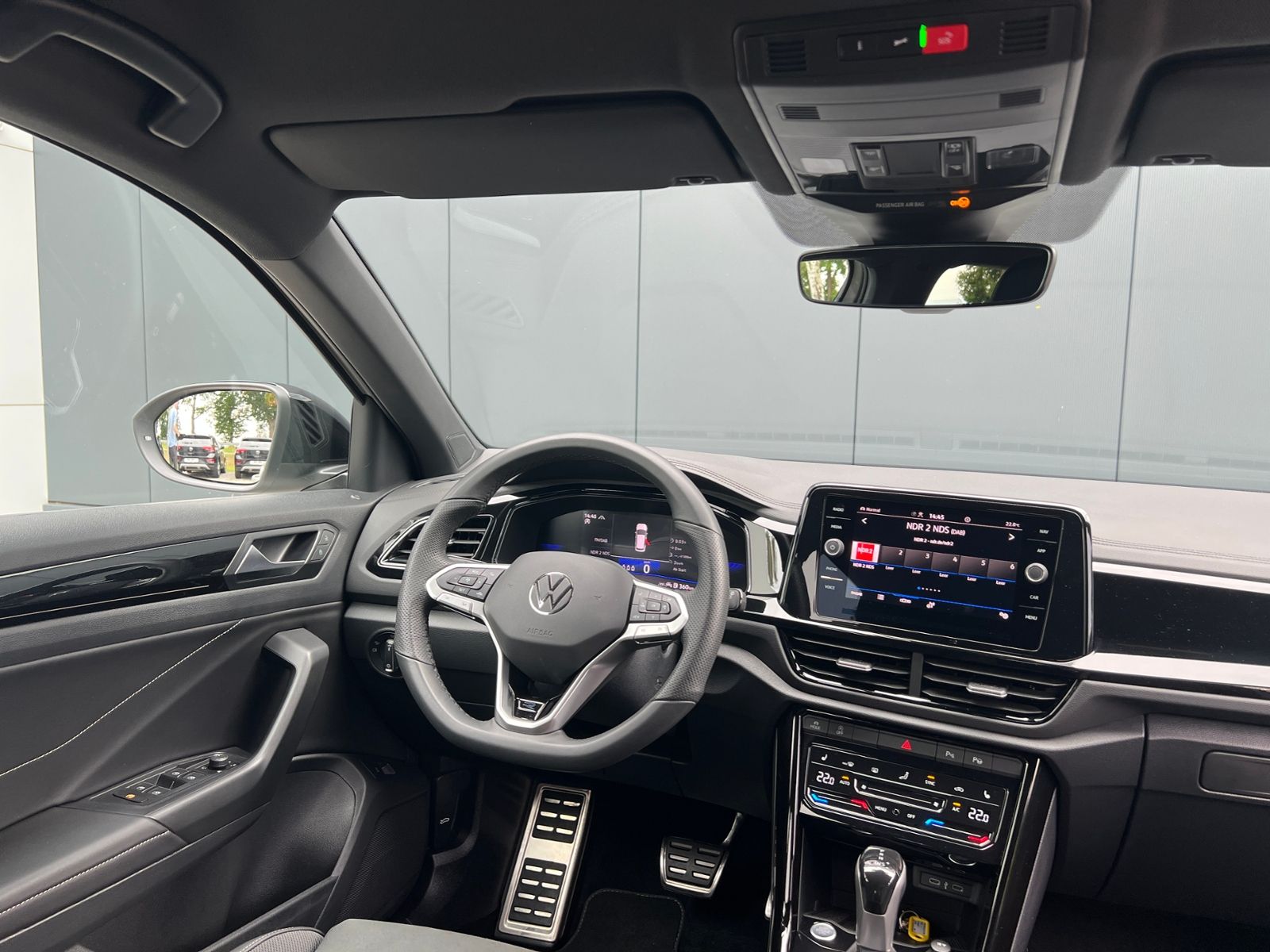 Fahrzeugabbildung Volkswagen T-Roc R-Line 1.5 TSI DSG *AHK,LED,BlackStyle,LM