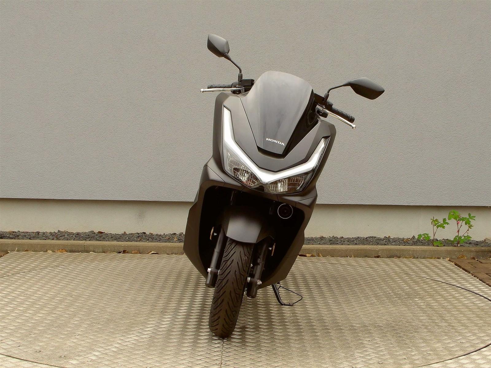 Honda PCX125 inkl. Kabuto Jet Helm