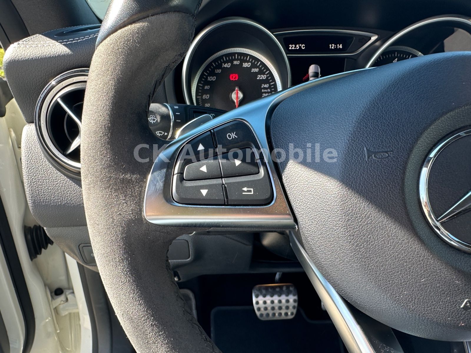Fahrzeugabbildung Mercedes-Benz CLA220d Shooting Brake Peak Edition/Navi/LED/Kam