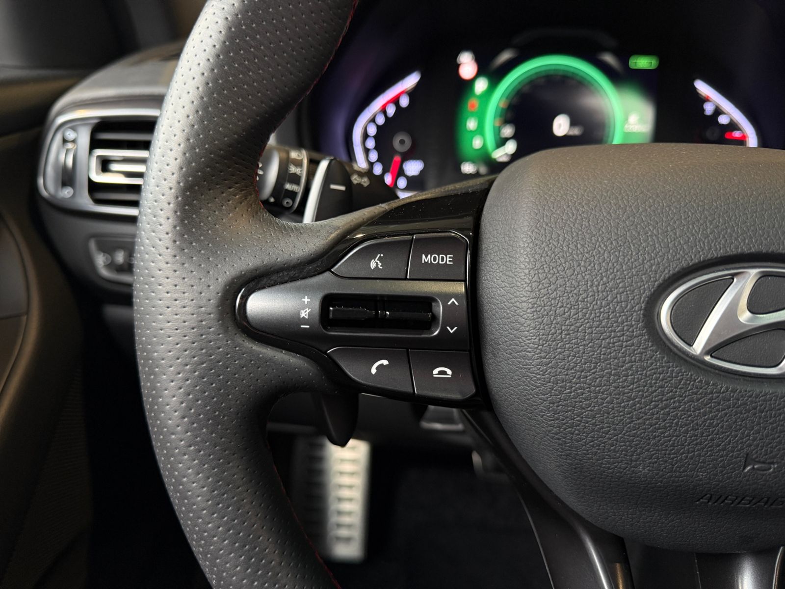 Fahrzeugabbildung Hyundai i30 N Line Mild-Hybrid PANO LED NAVI