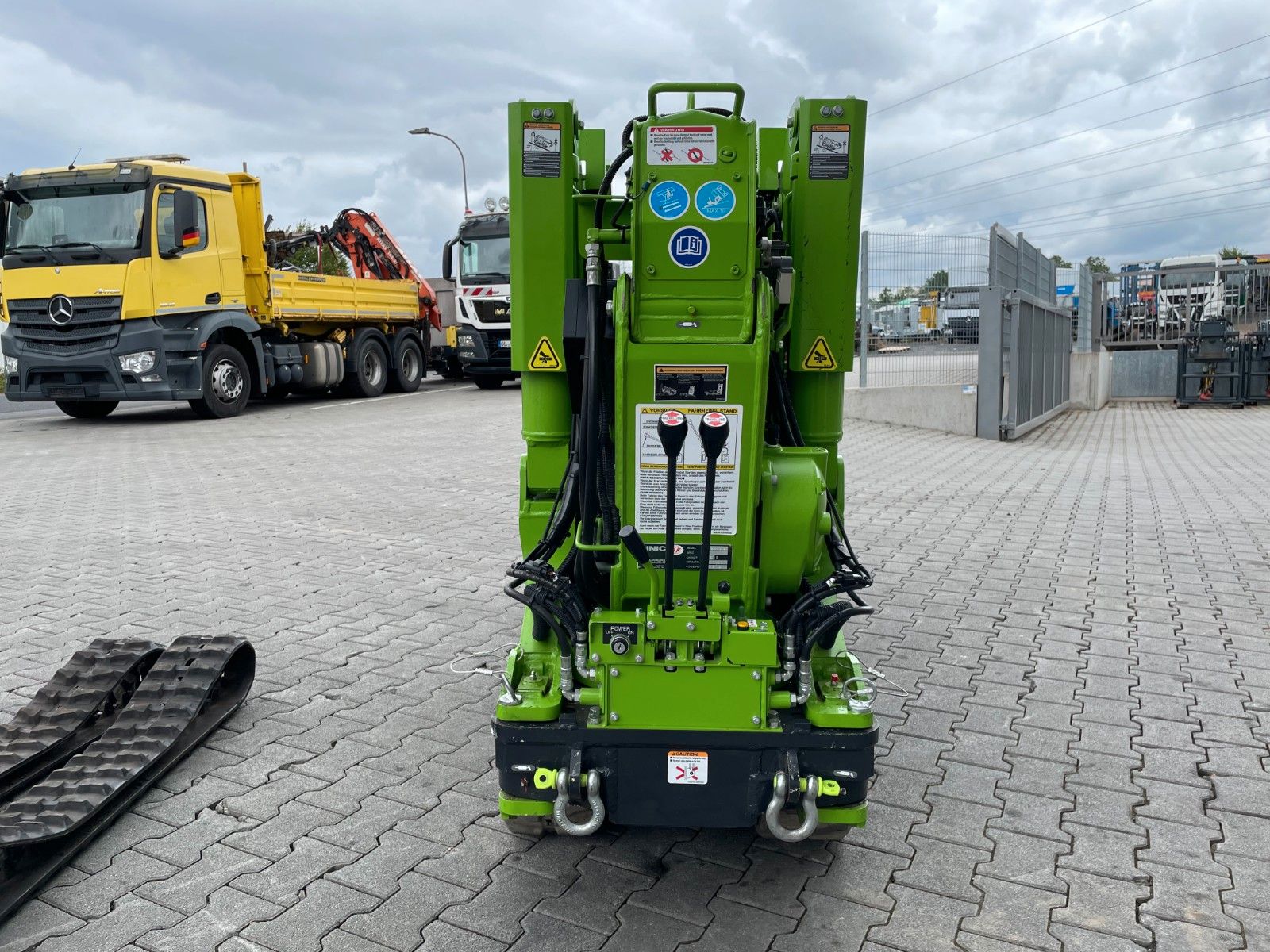 Fahrzeugabbildung Andere UNIC URW295CBE/ Raupenkran / 8,8m / 2,9t