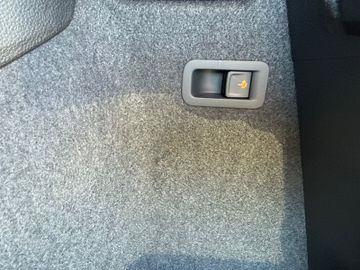 Skoda Karoq Selection+AHK+LED+NAVI+APP+SHZ+LKRHZG+