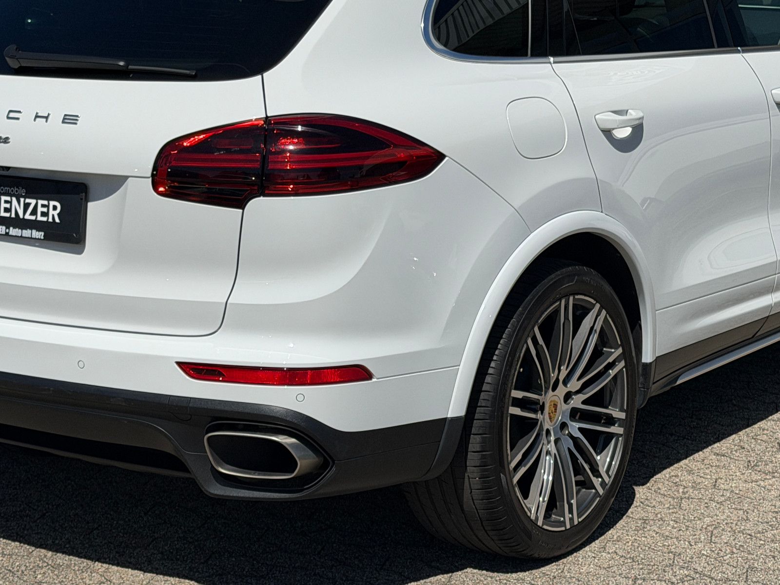Fahrzeugabbildung Porsche Cayenne /LED/S-DACH/21"ALU/NAVI/LEDER/KAMERA