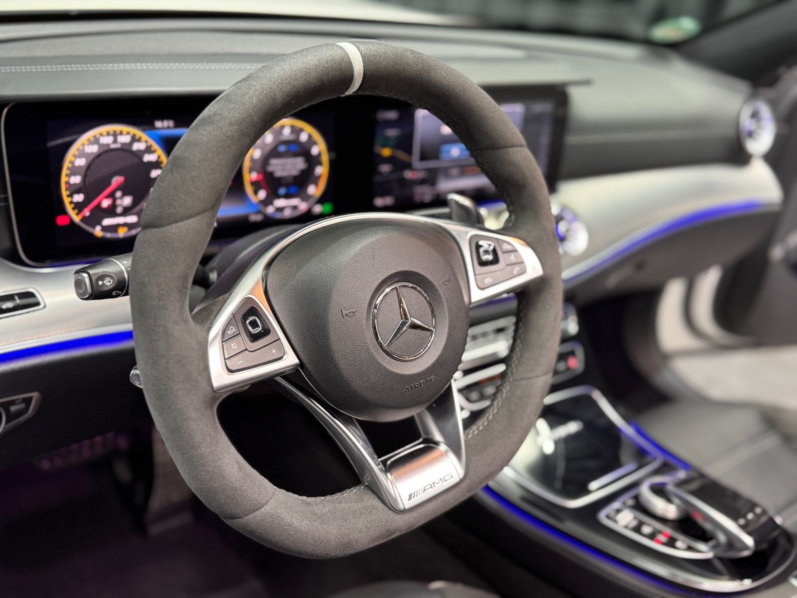 Fahrzeugabbildung Mercedes-Benz E 63 S AMG 4Matic+|AMG DRIVER|BURMESTER|TV|VOLL