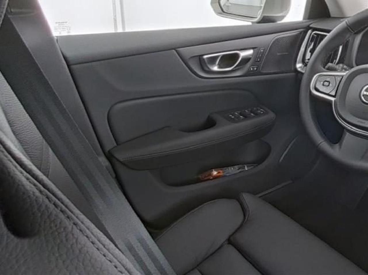 Fahrzeugabbildung Volvo V60 Kombi Plus Bright Recharge Plug-In Hybrid AW