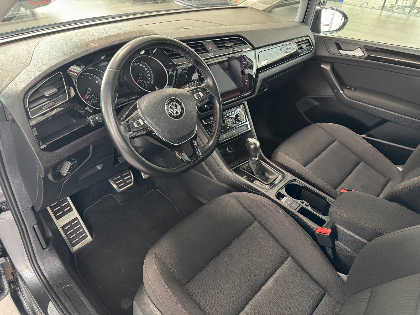 Fahrzeugabbildung Volkswagen Touran 1.4 TSI Automatik Sound "LED Spiegel-P."