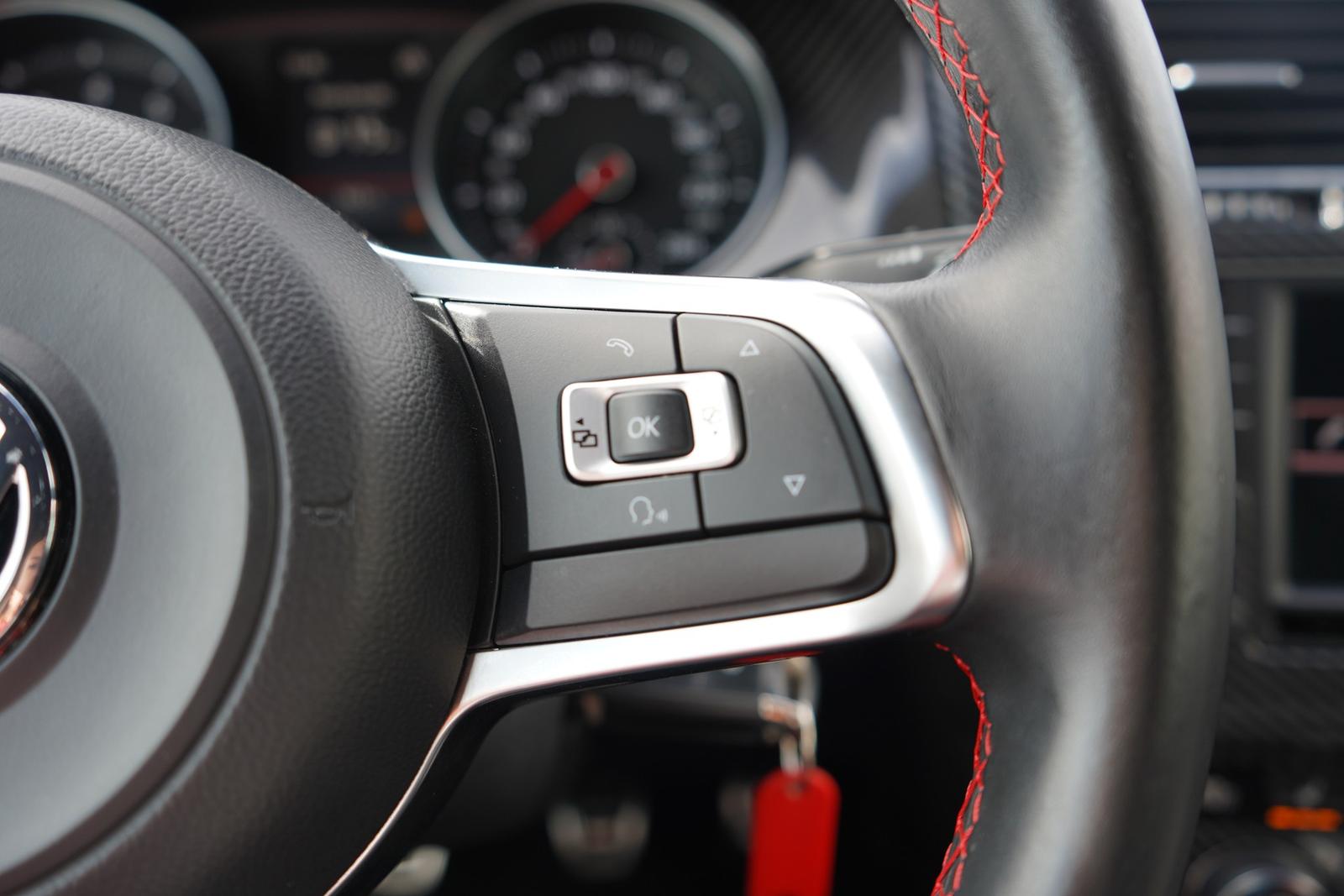 Volkswagen Golf VII 2.0 GTI Sitzheizung Klimaaut. PDC AHK