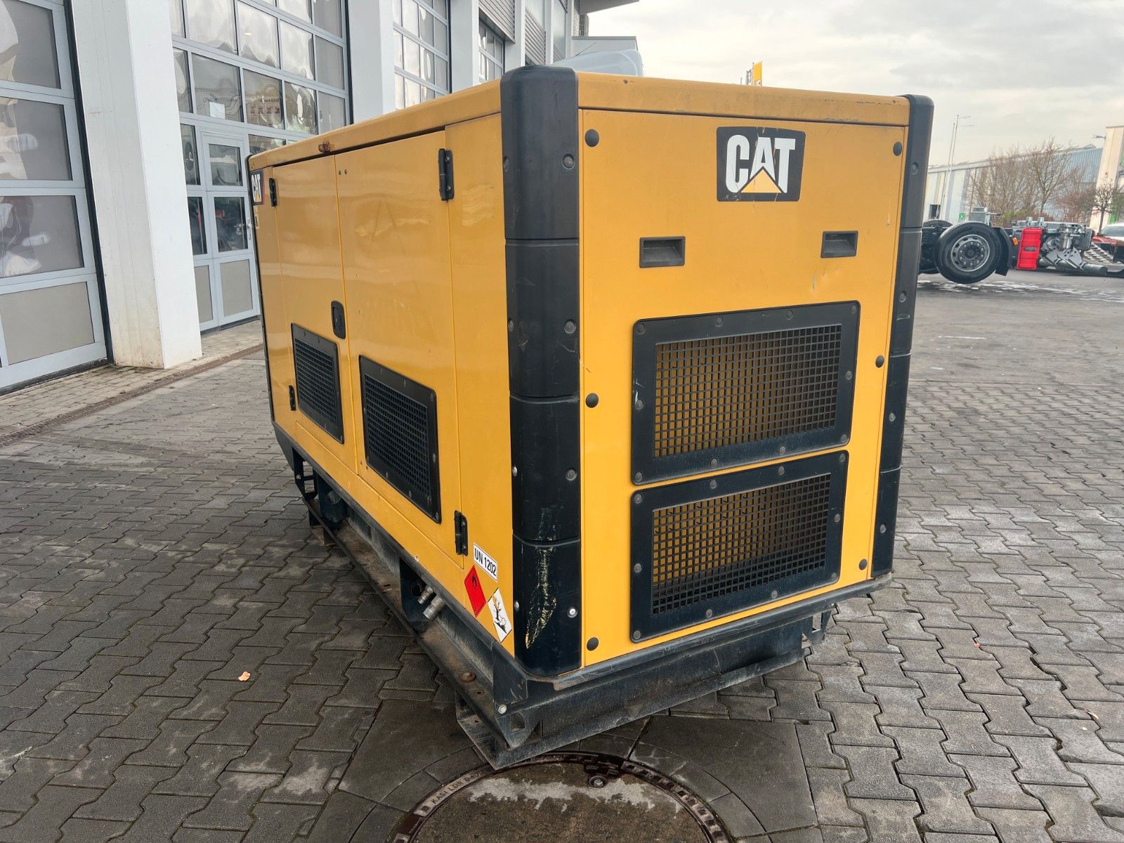 Fahrzeugabbildung CAT DE110E2 Stromerzeuger / 100KVA / 2016 / 16.703h