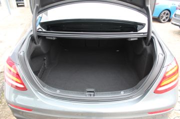 Fahrzeugabbildung Mercedes-Benz E 400 Lim. 4Matic AMG Line Widescreen 19"