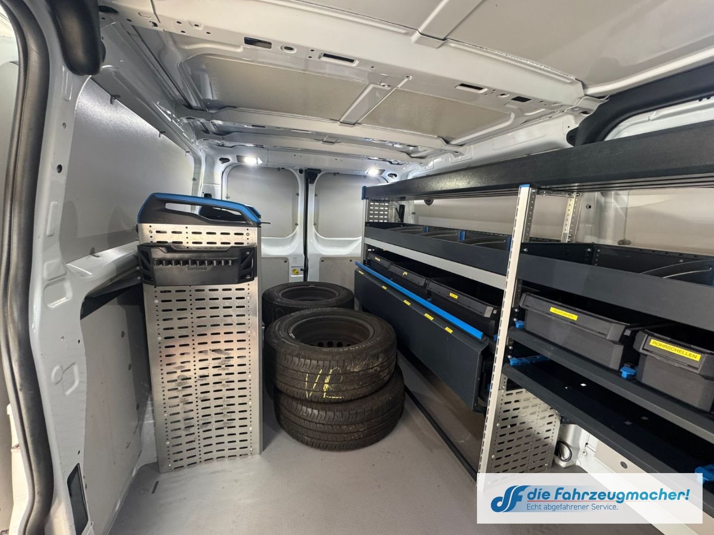 Fahrzeugabbildung Ford Transit Custom Kasten 320 AUTOMATIK L2 Trend 2.0