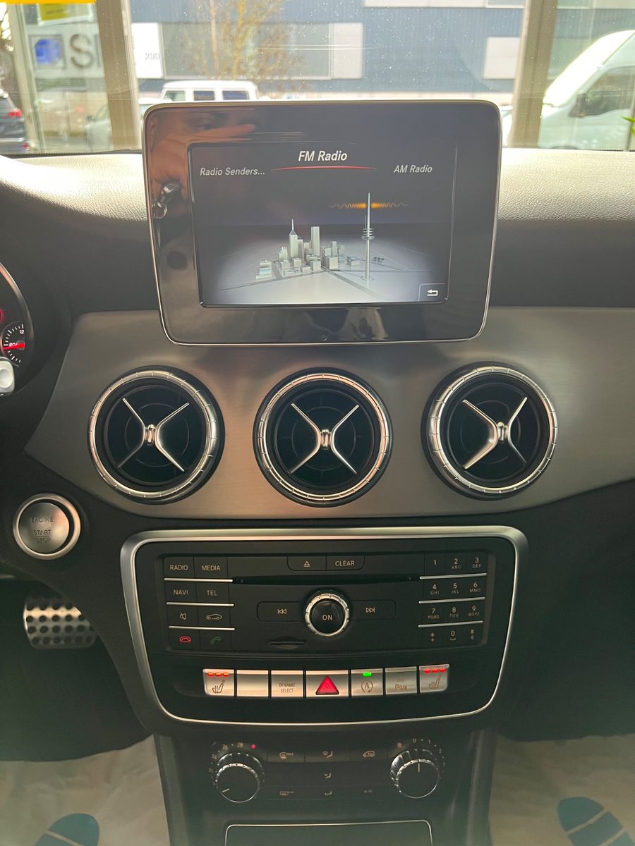 Fahrzeugabbildung Mercedes-Benz CLA 250 4Matic AMG Line *SCHECKHEFT BEI MERCEDES