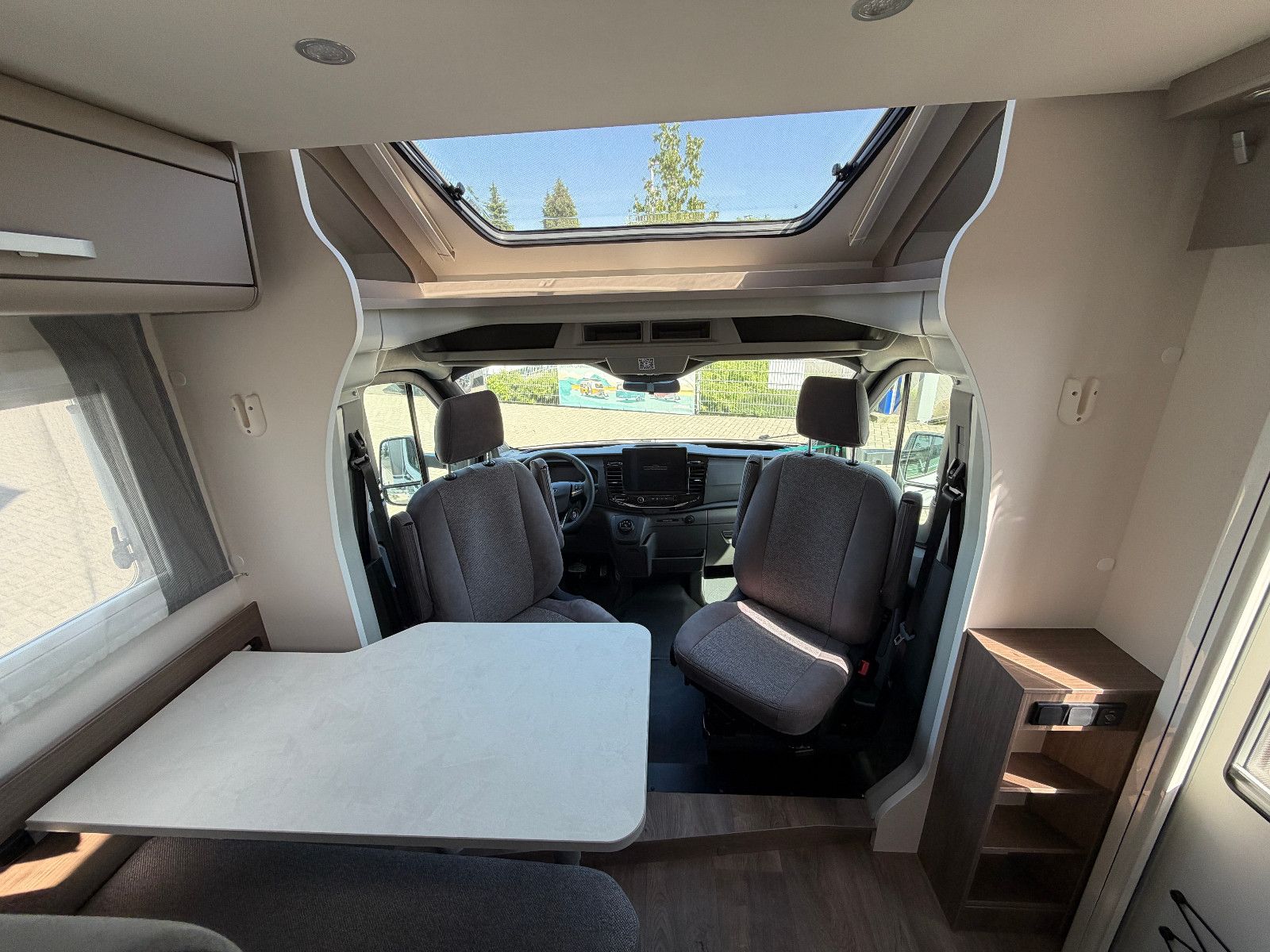 Fahrzeugabbildung Carado T338 Edition 26  - Sie paren über 12.000€