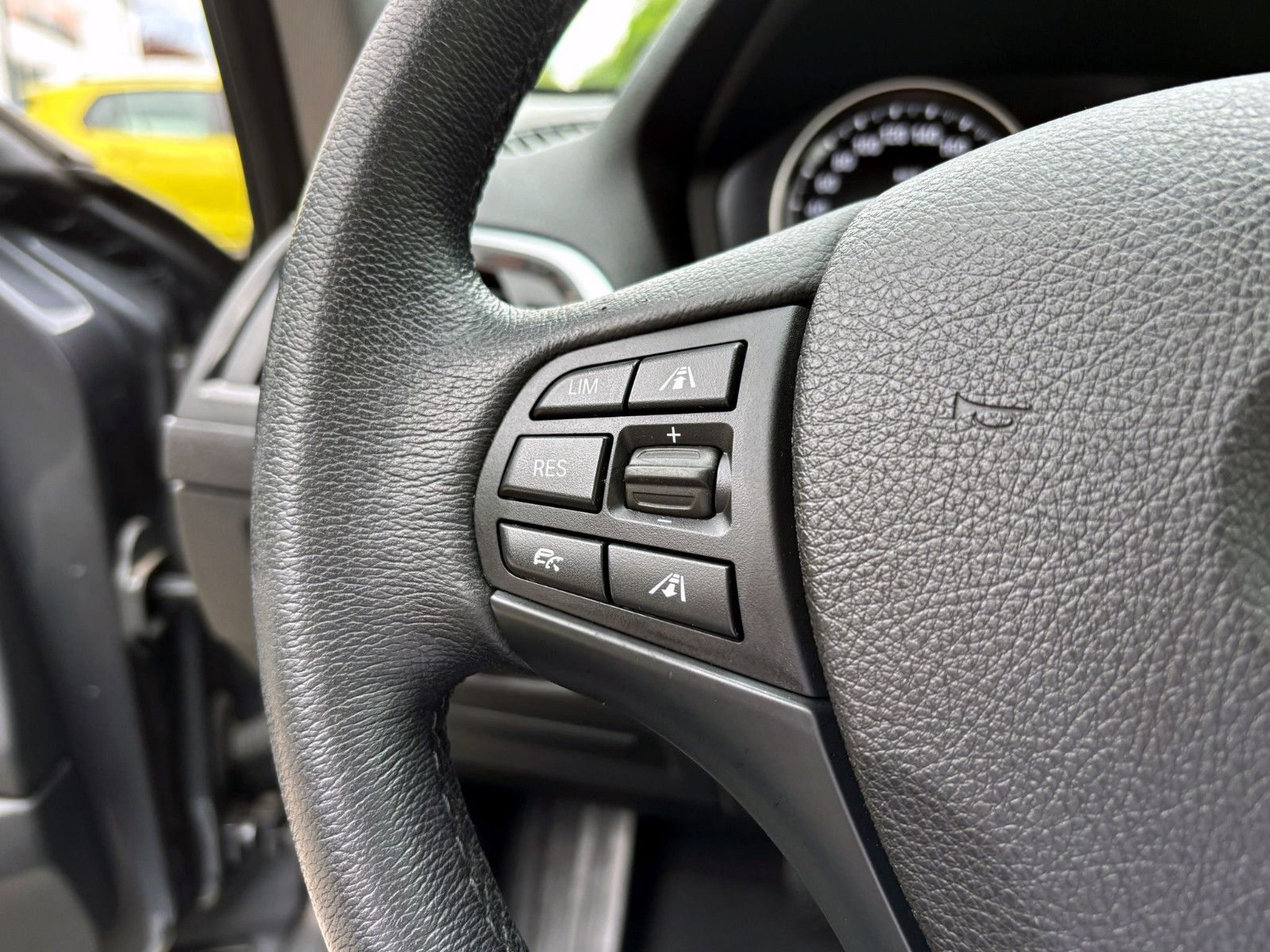 Fahrzeugabbildung BMW 118i Advantage Steptronic. ACC PDC NAV AHK SHZ