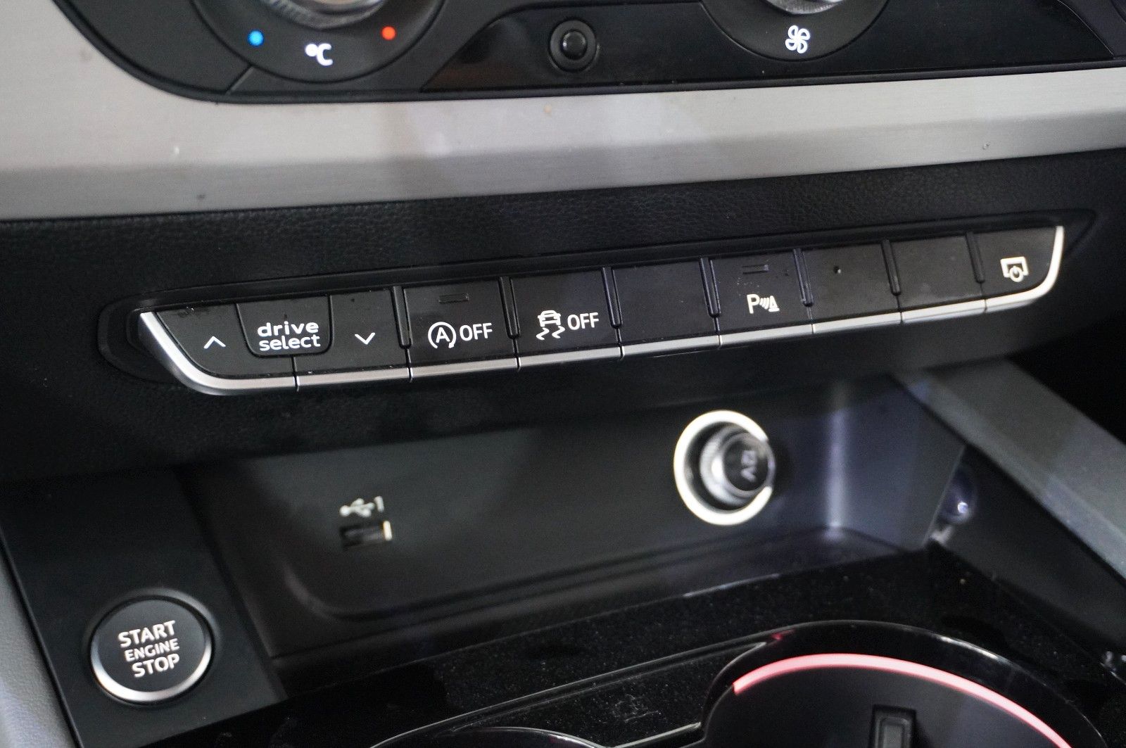 Fahrzeugabbildung Audi A5 Sportback 45 TFSI QUATTRO S-LINE NAVI/MATRIX