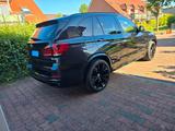 BMW X5 xDrive50i  - BMW X5: Xdrive50i