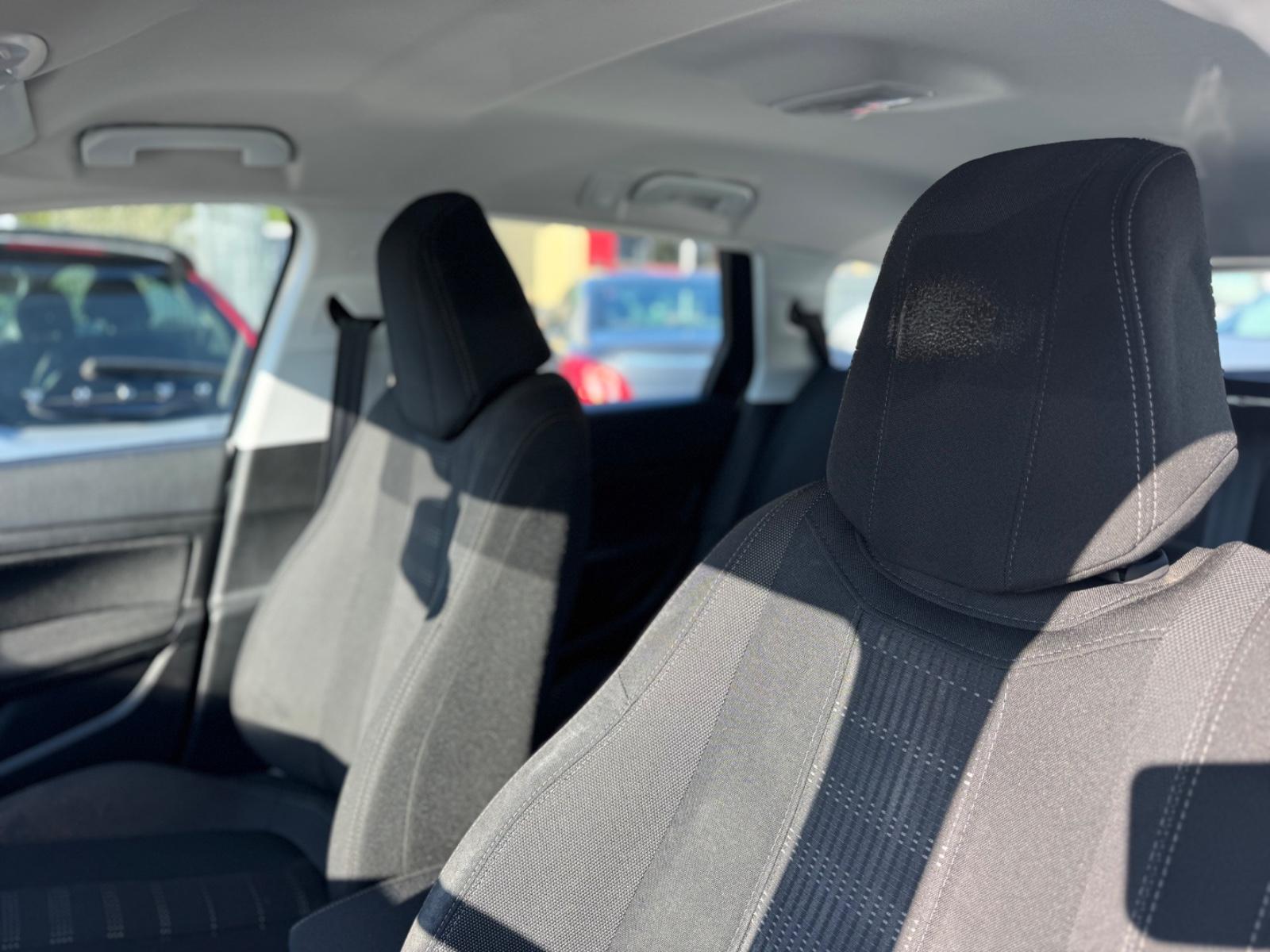 Peugeot 308 2015 — photo 17
