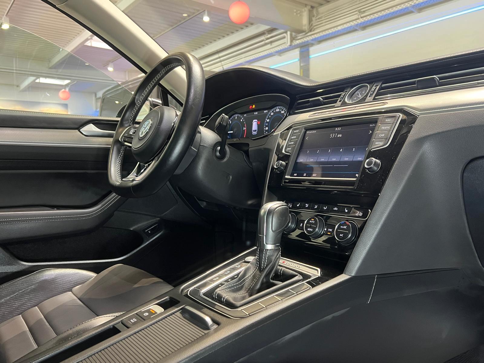 Volkswagen Passat Variant R-Line 4Motion*Pano*360°*AHK*DSG