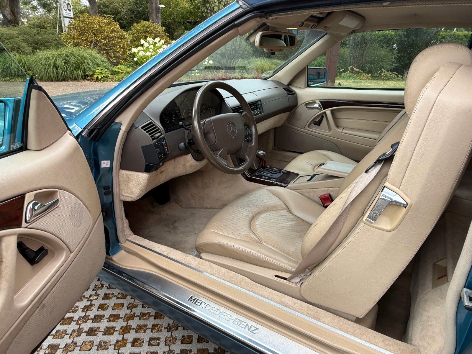 Fahrzeugabbildung Mercedes-Benz SL 280