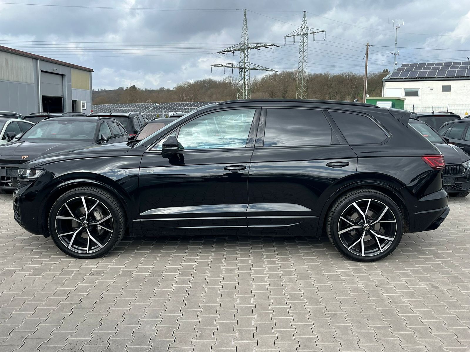 Fahrzeugabbildung Volkswagen Touareg 3.0TDI 4M R-Line VOLL Black 22" UPE 114T
