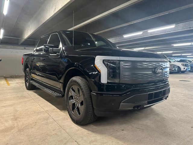 Ford F150 Lightning Lariat  gr. Batterie im Vorlauf