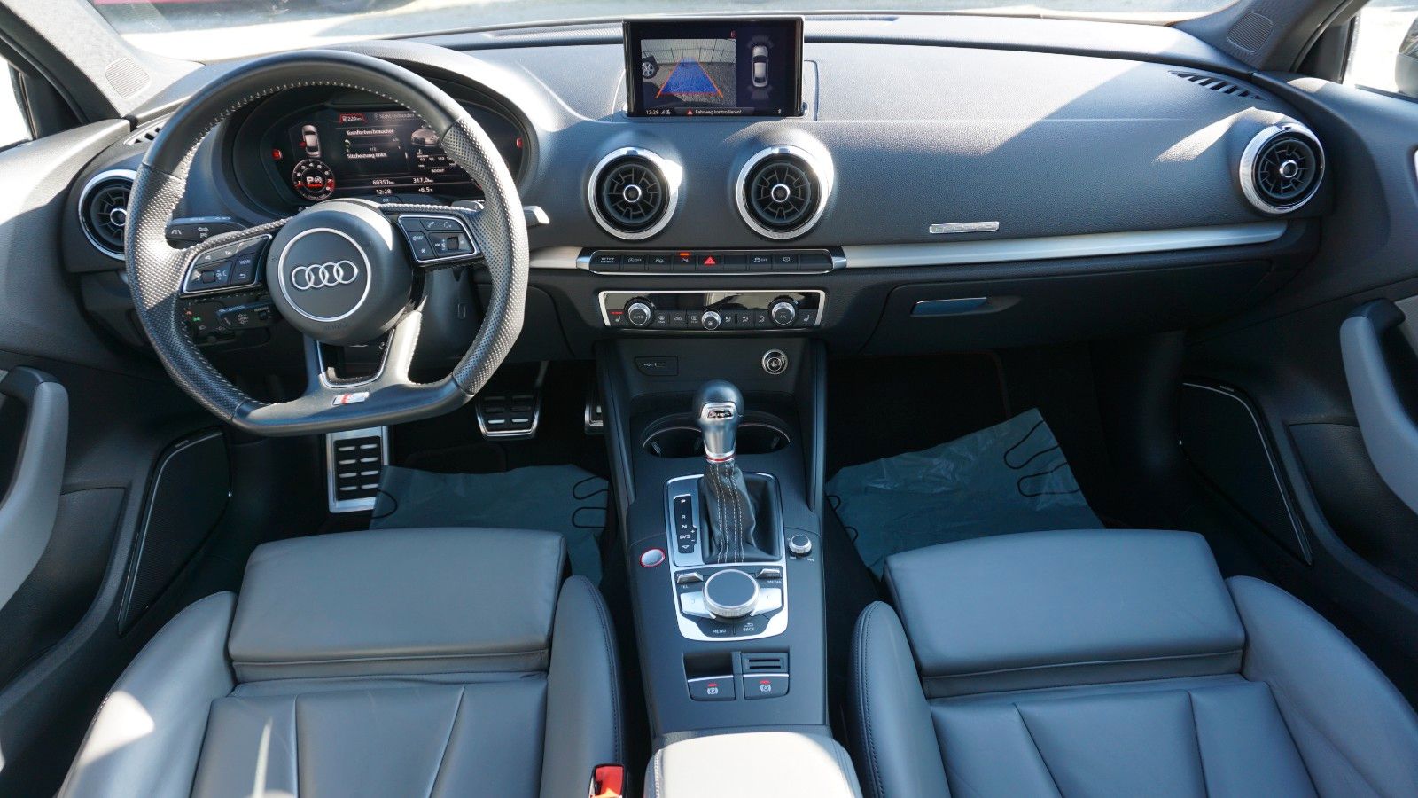 Fahrzeugabbildung Audi S3 Lim. 2.0 TFSI quattro Navi Kamera B&O Pano