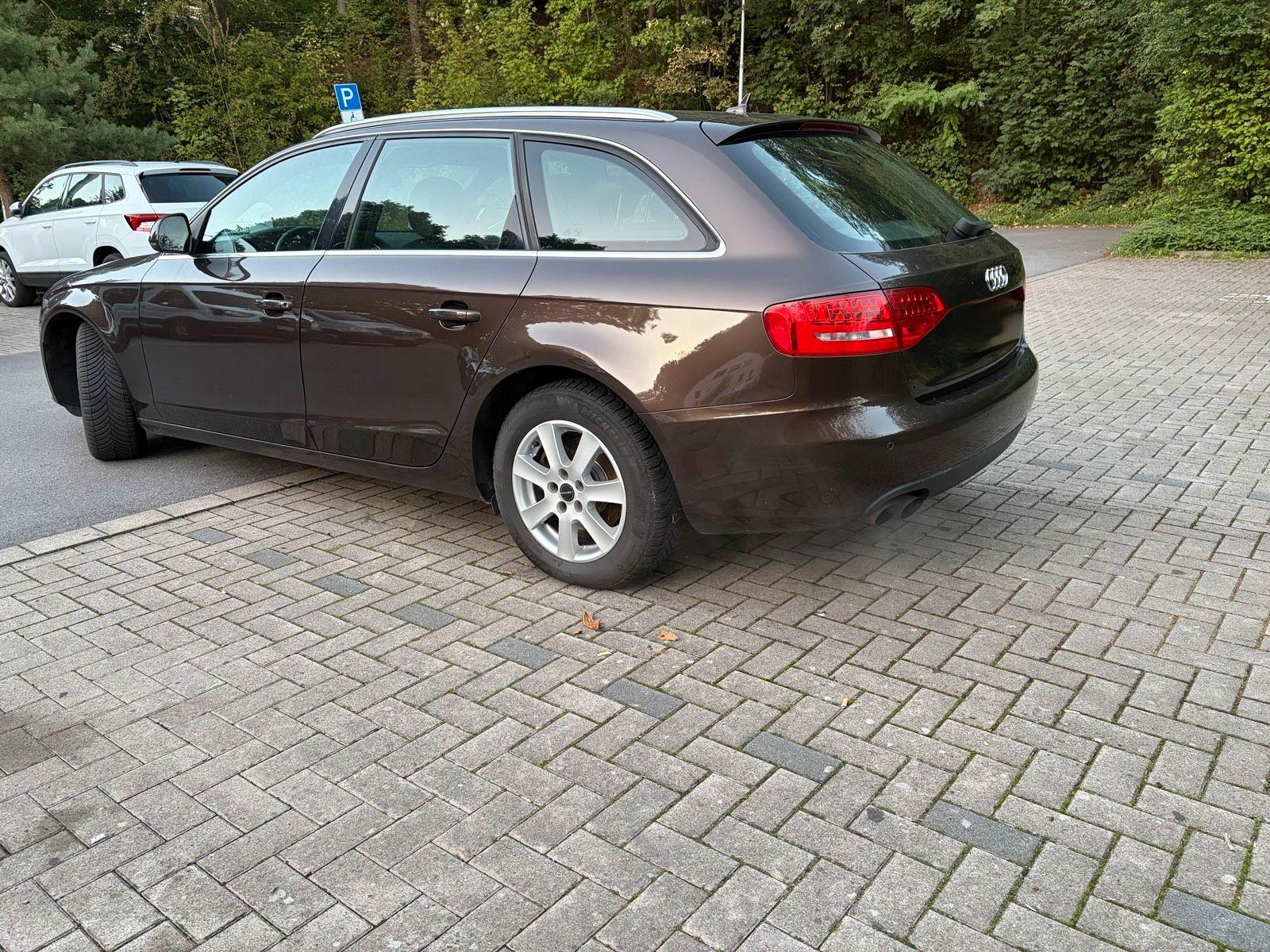 Audi A4 2011 — двигун 120 HP (88kW)