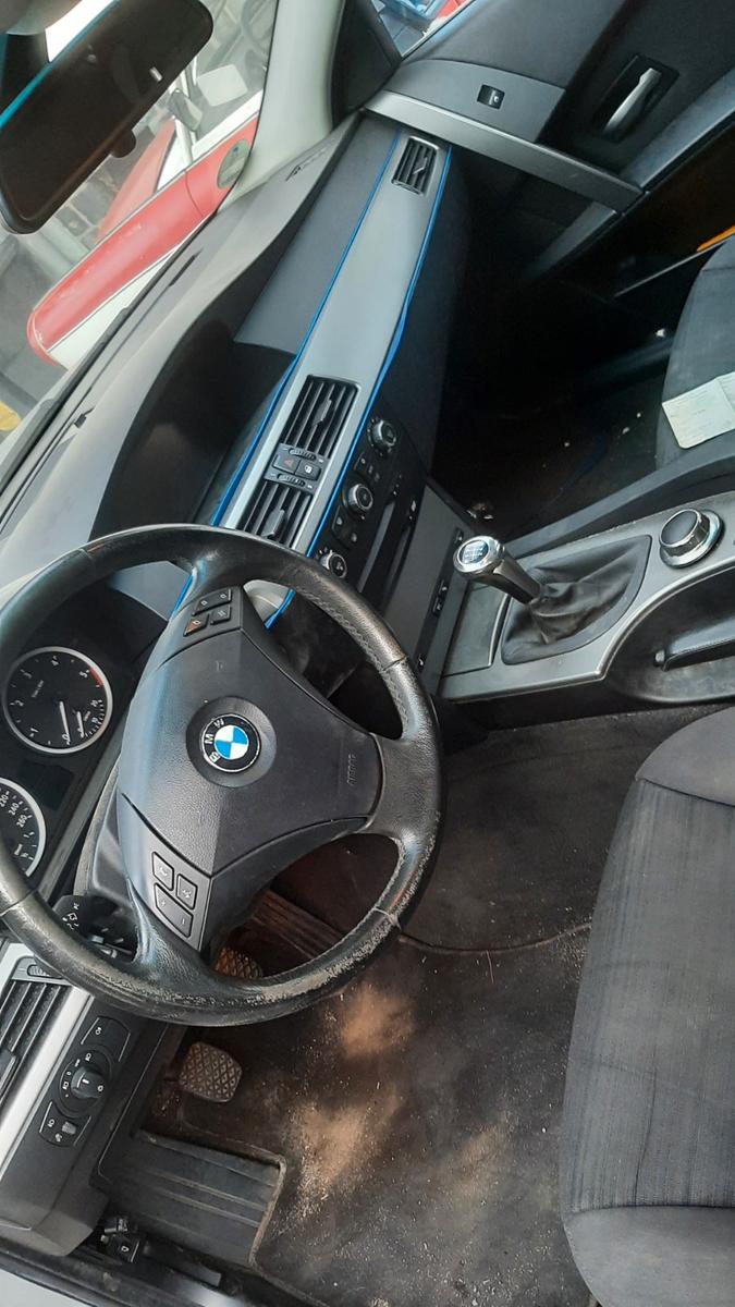 BMW 530 2004 — interior