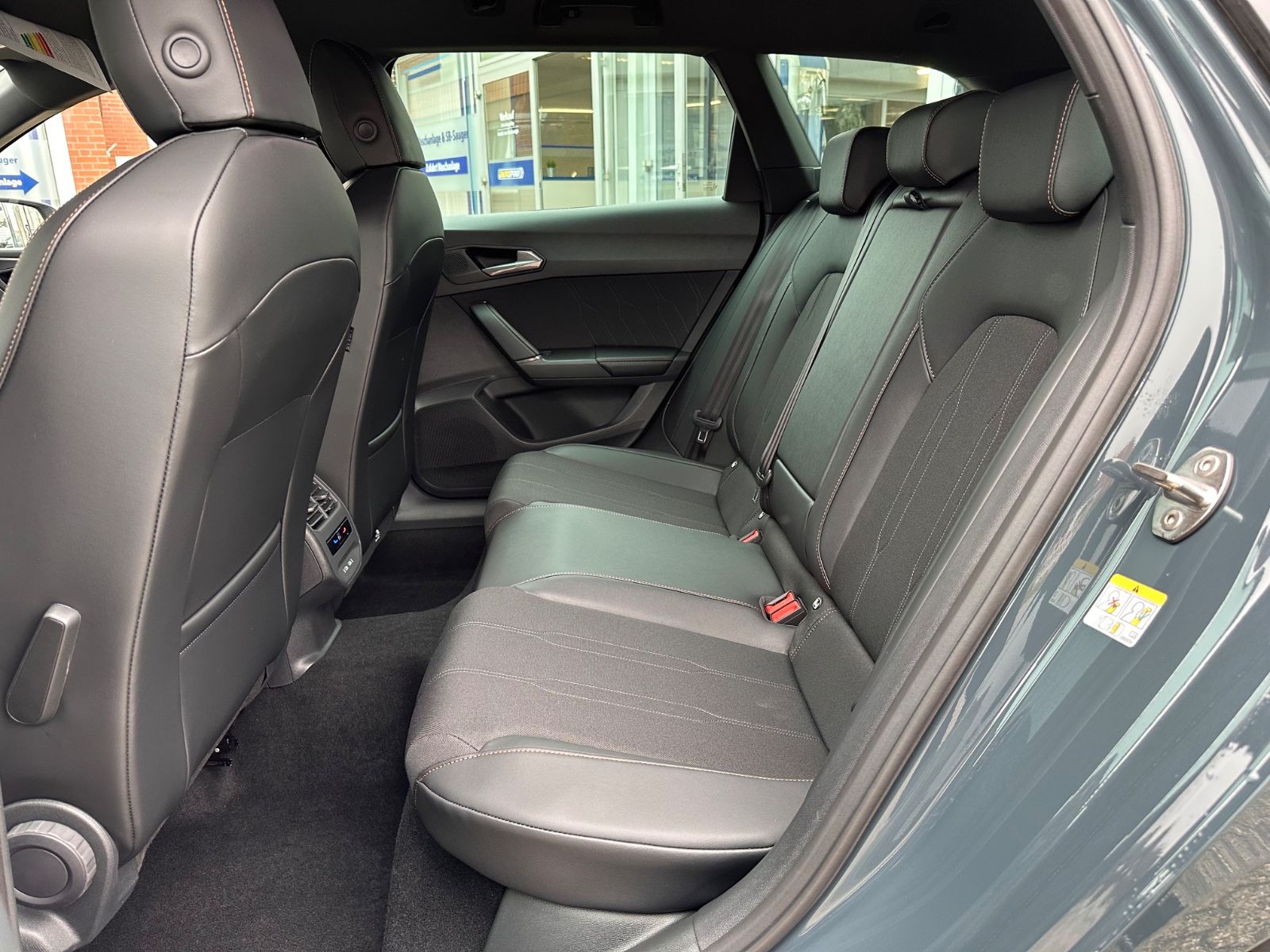 Fahrzeugabbildung CUPRA Leon ST 1.5 e-Hybrid DSG Matrix/ACC/APP/SHZ/RFK