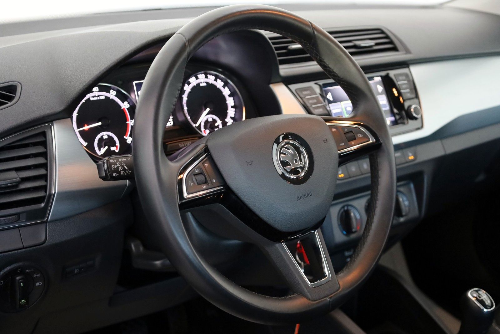 Fahrzeugabbildung SKODA Fabia Combi Ambition SH,PDC,Kamera,Apple CarPlay