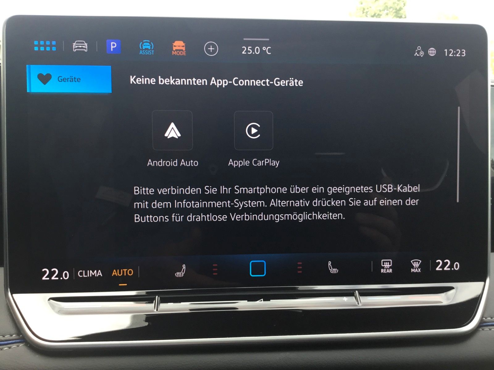 Fahrzeugabbildung Volkswagen Tiguan 2.0 TDI DSG 4M R-Line+AHK+20"+Matrix+Pano