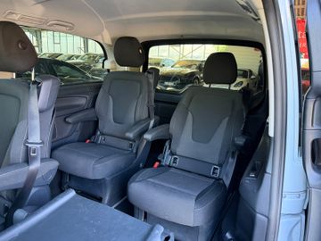 Mercedes V 220 - 12