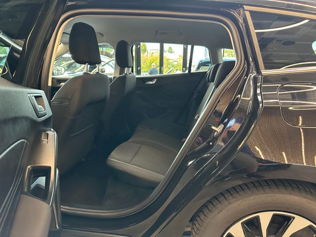 MYAUTOCENTER – Gebraucht- und Jahreswagen mit Werkstattservice in Pfaffenhofen Ford Focus *KEYLESS*ACC*NAV*1-HAND*2-ZONEN*