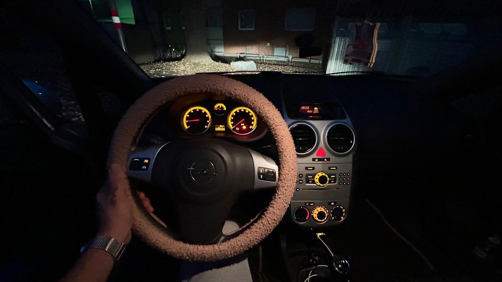 Opel Corsa 2009 — photo 12