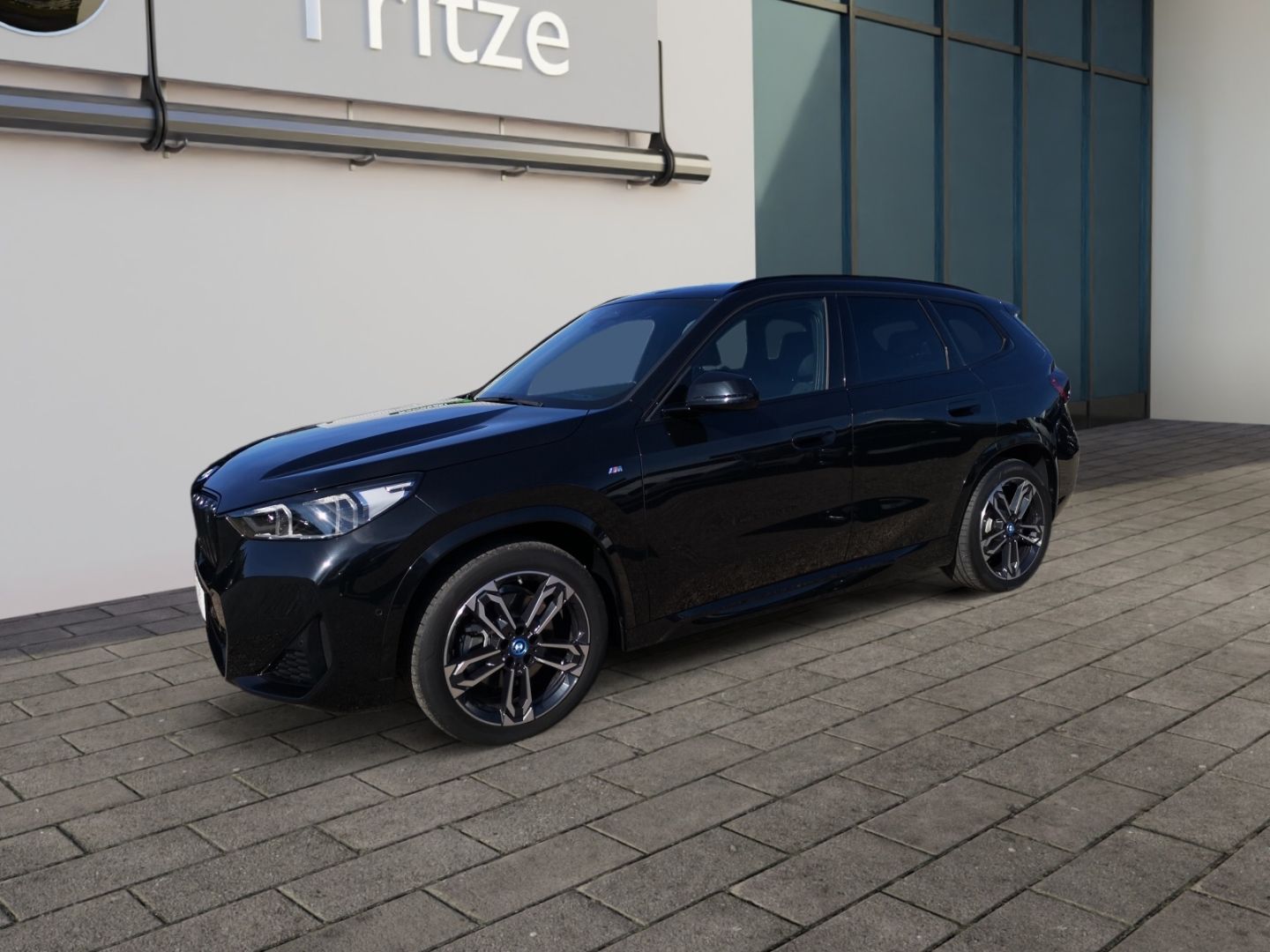 BMW iX1 xDrive 30 M Sport LED KLIMAAUTO NAVI SHZ PDC foto 1