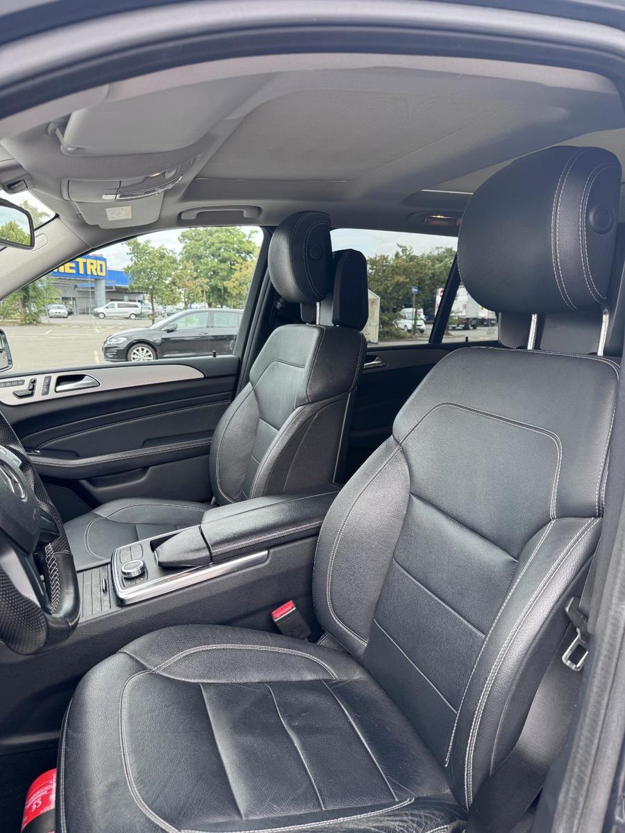 Mercedes-Benz ML 350 BlueTEC 4MATIC - AMG,Fond,Pano,SiHz,StHz